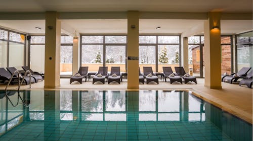 Hotel Trakošćan - Prolećni porodični paket opuštanja, Trakošćan, Hrvatska - 37.583 RSD - 2x noćenje u porodičnoj sobi za 2 osobe (2 dece do 11,99 godina besplatno), Polupansion