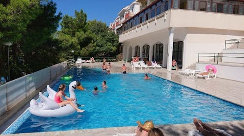 Hotel Zagreb Karlobag - All inclusive light leto - Soba sa balkonom, Karlobag, Hrvatska - 48.356 RSD - 3x noćenje u dvokrevetnoj sobi sa balkonom za 2 osobe (1. dete do 11,99 godina besplatno i 2. dete do navršene 1 godine besplatno), All inclusive light