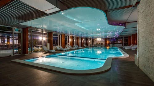 Carine Hotel Delfin - All inclusive jesen uz more, Bijela, Crna Gora - 15.499 RSD - 1x noćenje u dvokrevetnoj sobi sa pogledom na planinu za 2 osobe, All inclusive