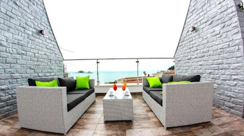 Vile Oliva Petrovac - Septembarski odmor za velike porodice, Petrovac na Moru, Crna Gora - 226.451 RSD - 7x noćenje u Apartmanu Duplex u vilama (1 francuski ležaj i 2 single ležaja) za 2 osobe (3 dece do 11,99 godina besplatno), All inclusive