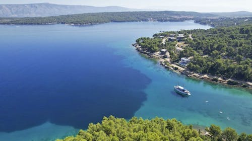 8-dnevno krstarenje središnjim Jadranom - Polazak iz Zadra , Zadar, Hrvatska - 82.015 RSD - 8-dnevno krstarenje brodom po ruti: Zadar – Vodice – Slapovi Krke – Šibenik – Primošten – Split – Trogir – ostrvo Drvenik Veli – ostrvo Zlarin – Nacionalni park Kornati – Park prirode Telašćica – ostrvo Ugljan – Zadar, 7x noćenje u dvokrevetnoj kabini za 1 osobu