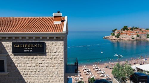 Hotel California by Aycon - Jesen na ekskluzivnoj lokaciji, Sveti Stefan, Crna Gora - 93.764 RSD - 5x noćenje u dvokrevetnoj Superior sobi sa pogledom na planinu za 2 osobe, Doručak