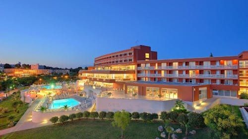 Hotel Albatros Plava Laguna - All inclusive porodično leto u Poreču, Poreč, Istra, Hrvatska - 154.860 RSD - 5x noćenje u dvokrevetnoj Economy sobi sa dodatnim ležajem za 2 osobe (1. dete do 11,99 godina i 2. dete do 4,99 godina besplatno), All inclusive
