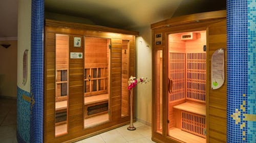 Kristály Hotel Keszthely - Romantičan wellness odmor tokom praznika, Keszthely, Mađarska - 41.562 RSD - 2x noćenje u Deluxe sobi za 2 osobe, Polupansion