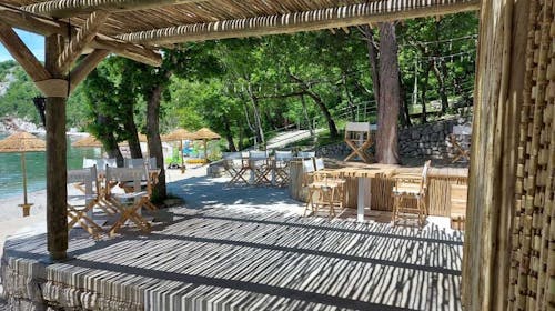Holiday resort Kačjak - Leto za porodice - Posebna akcija, Kačjak, Hrvatska - 35.011 RSD - 3x noćenje u trokrevetnoj sobi sa balkonom na morskoj strani za 2 osobe (1 dete do 11,99 godina besplatno), Polupansion