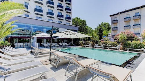 Hotel Due Mari, Miramare, Rimini, Italija - 70.315 RSD - 5x noćenje u dvokrevetnoj Superior sobi sa balkonom za 2 osobe (1 dete do 12,99 godina besplatno), Polupansion
