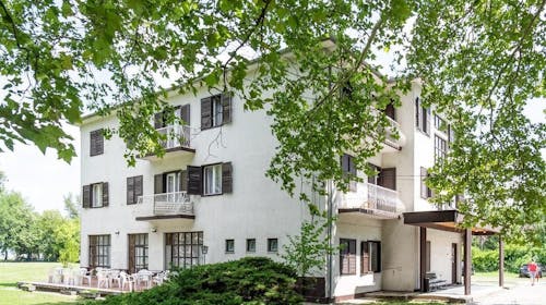 Hotel Sirály - Odmor uz jezero Balaton, Balatonelle, Mađarska - 46.837 RSD - 3x noćenje u dvokrevetnoj sobi za 2 osobe, Doručak