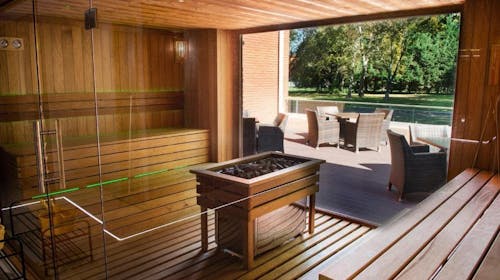 Hotel Azúr - Odmor u Superior porodičnoj sobi, Siofok, Mađarska - 42.020 RSD - 2x noćenje u Superior dvokrevetnoj sobi za 2 osobe (2 dece do 13,99 godina besplatno), Polupansion