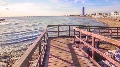 Hotel Cosmopol Cesenatico - Odmor u Italiji, Cesenatico, Italija - 175.990 RSD - 7x noćenje u četverokrevetnoj sobi sa balkonom za 2 osobe (2 dece do 14 godina i 1 dete do 2,99 godina besplatno), All inclusive