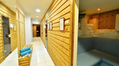 Hotel Irottko - Porodični odmor, Kőszeg, Mađarska - 28.168 RSD - 3x noćenje u dvokrevetnoj sobi za 2 osobe (1 dete od 0 do 11,99 godina besplatno), Polupansion (buffet doručak i buffet ili večera u 4 sleda)