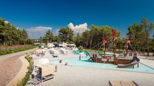 Santa Marina Boutique Camping - Premium glamping, Poreč, Istra, Hrvatska - 18.199 RSD - 3x noćenje u premium glamping šatoru sa 2 spavaće sobe za do 5 osoba (4 odrasle osobe i 1 dete do 11,99 godina), Posteljina i peškiri