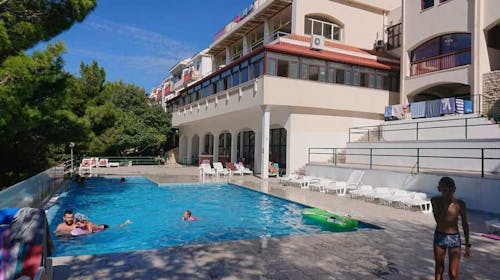 Hotel Zagreb Karlobag - All inclusive light leto - Soba sa balkonom, Karlobag, Hrvatska - 82.979 RSD - 7x noćenje u dvokrevetnoj sobi sa balkonom za 2 osobe (1. dete do 11,99 godina besplatno i 2. dete do navršene 1 godine besplatno), All inclusive light