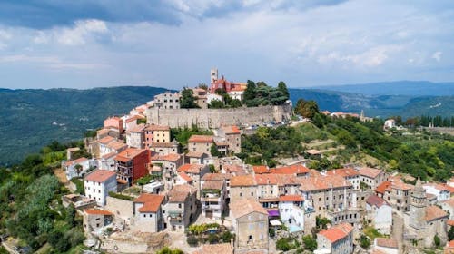 Casa Rossa - Bajkoviti odmor u Motovunu, Motovun, Istra, Hrvatska - 10.334 RSD - 1x noćenje u dvokrevetnoj sobi za 2 osobe, Bogati istarski doručak iz odabranih lokalnih sastojaka za 2 osobe