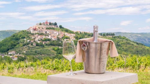 Casa Rossa - Bajkoviti odmor u Motovunu sa uključenom večerom i degustacijom vina, Motovun, Istra, Hrvatska - 25.714 RSD - 2x noćenje u dvokrevetnoj sobi za 2 osobe, Bogati istarski doručak iz odabranih lokalnih sastojaka za 2 osobe