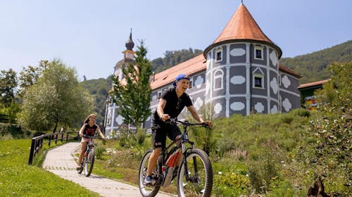 Mobilne kućice u Kampu Natura - Priroda i wellness u Termama Olimia, Podčetrtek, Slovenija - 52.731 RSD - 3x noćenje u mobilnoj kućici za do 5 osoba, Ulaznice za kupanje u Aqualuni (tokom rada) odnosno za wellness centar Termalija Relax & Family Fun (izvan vremena rada Aqualune) za do 5 osoba (za sve dane boravka)