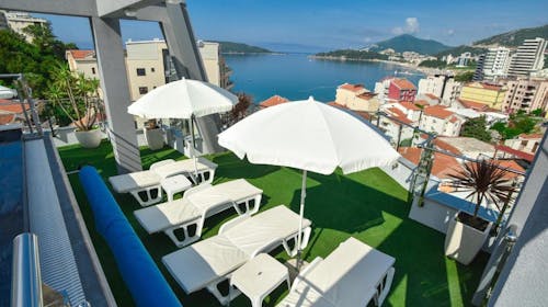 Hotel La Mer by Aycon - Porodično leto, Rafailovići, Crna Gora - 94.397 RSD - 5x noćenje u dvokrevetnoj Standard sobi za 2 osobe (1 dete do 11,99 godina besplatno), Doručak