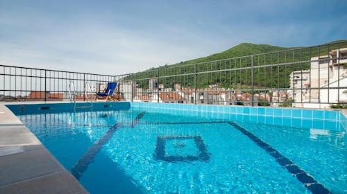 Hotel Twelve by Aycon - Porodično leto, Budva, Crna Gora - 99.695 RSD - 5x noćenje u dvokrevetnoj Standard sobi (sa dodatnim ležajem) za 2 osobe (1 dete do 11,99 godina besplatno), Doručak
