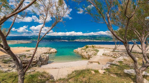 Kamp Tiha Šilo - Pozdrav letu na Krku, Šilo, ostrvo Krk, Hrvatska - 38.161 RSD - 2x noćenje u Standard mobilnoj kućici za 4 osobe, 1x tokom boravka korištenje teniskih terena u trajanju od 2 sata (uz prethodnu najavu)