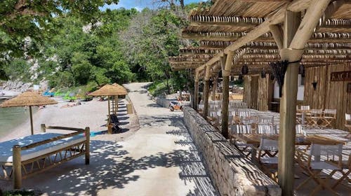 Holiday resort Kačjak - Leto za porodice, Kačjak, Hrvatska - 115.722 RSD - 7x noćenje u trokrevetnoj sobi sa balkonom na morskoj strani za 2 osobe (1 dete do 11,99 godina besplatno), Polupansion