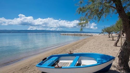 Hotel Nestos - Početak leta na omiškoj rivijeri, Omiš, Dalmacija, Hrvatska - 35.107 RSD - 2x noćenje u Superior dvokrevetnoj sobi sa dodatnim ležajem i balkonom za 2 osobe (dete do 4,99 godina i dete do 6,99 godina besplatno), Polupansion