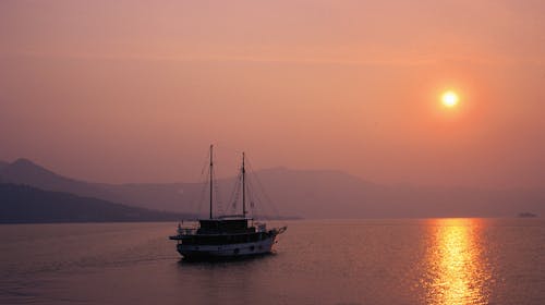 8-dnevno krstarenje središnjim Jadranom - Polazak iz Zadra , Zadar, Hrvatska - 70.282 RSD - 8-dnevno krstarenje brodom po ruti: Zadar – Vodice – Slapovi Krke – Šibenik – Primošten – Split – Trogir – ostrvo Drvenik Veli – ostrvo Zlarin – Nacionalni park Kornati – Park prirode Telašćica – ostrvo Ugljan – Zadar, 7x noćenje u dvokrevetnoj kabini za 1 osobu