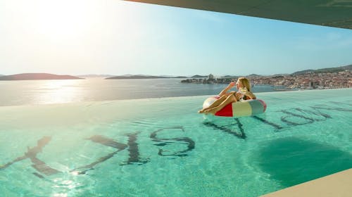 Hotel Olympia Sky - Luksuzan majski porodični paket opuštanja, Vodice, Dalmacija, Hrvatska - 49.926 RSD - 2x noćenje u dvokrevetnoj Deluxe sobi sa balkonom i pogledom na more za 2 osobe, Polupansion