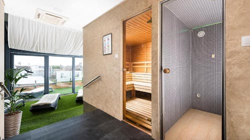 Bo33 Hotel Family & Suites - Wellness odmor u Budimpešti, Budimpešta, Mađarska - 22.738 RSD - 2x noćenje u Superior dvokrevetnoj sobi za 2 osobe (1 dete do 8 godina besplatno), Bogati doručak i penušavo vino