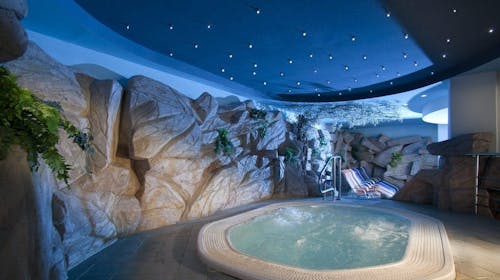 Hotel Vesna - Terme Topolšica - Termalni odmor sa punim pansionom, Topolšica, Slovenija - 31.566 RSD - 2x noćenje u dvokrevetnoj Comfort sobi sa balkonom za 2 osobe (1. dete do 9,99 godina i 2. dete do 4,99 godina besplatno), Pun pansion (doručak, ručak i večera u udobnosti hotelskog restorana)