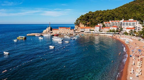 Hotel Riva by Aycon - Porodično leto u Petrovcu, Petrovac, Crna Gora - 173.081 RSD - 7x noćenje u dvokrevetnoj Standard sobi sa pogledom na atrium ili na planine za 2 osobe (1 dete do 11,99 godina besplatno), Doručak