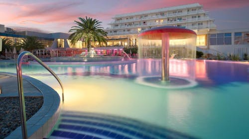 Hotel Olympia - Ekskluzivna porodična ponuda za maj i jun, Vodice, Dalmacija, Hrvatska - 55.447 RSD - 2x noćenje u Junior Suite za 2 osobe (2 dece do 17,99 godina besplatno), Polupansion