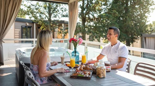 Santa Marina Camping - Porodični letnji odmor u Poreču, Poreč, Istra, Hrvatska - 75.178 RSD - 5x noćenje u Premium Relax mobilnoj kućici za 4 osobe (2 dece do 11,99 godina besplatno), Posteljina i peškiri