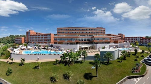 Hotel Albatros Plava Laguna - All inclusive porodično leto u Poreču, Poreč, Istra, Hrvatska - 159.556 RSD - 5x noćenje u dvokrevetnoj Economy sobi sa dodatnim ležajem za 2 osobe (1. dete do 11,99 godina i 2. dete do 4,99 godina besplatno), All inclusive