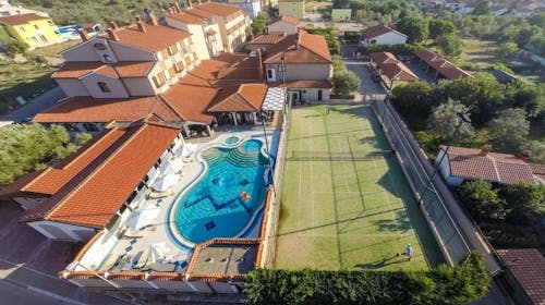Hotel Villa Letan - Romantično ili porodično leto, Peroj, Istra, Hrvatska - 91.125 RSD - 5x noćenje u dvokrevetnoj sobi sa balkonom za 2 osobe (1 dete do 2,99 godina i 1 dete do 11,99 godina besplatno), Polupansion