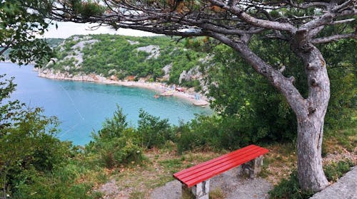 Holiday resort Kačjak - Leto za porodice - Posebna akcija, Kačjak, Hrvatska - 70.373 RSD - 5x noćenje u trokrevetnoj sobi sa balkonom na morskoj strani za 2 osobe (1 dete do 11,99 godina besplatno), Polupansion