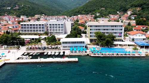 Carine Hotel Delfin - All inclusive leto uz samo more, Bijela, Crna Gora - 106.964 RSD - 3x noćenje u dvokrevetnoj sobi sa pogledom na planinu za 2 osobe, All inclusive