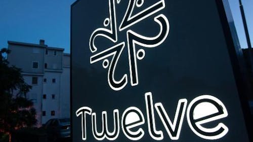 Hotel Twelve by Aycon - Porodična jesen, Budva, Crna Gora - 55.543 RSD - 5x noćenje u dvokrevetnoj Standard sobi (sa dodatnim ležajem) za 2 osobe (1 dete do 11,99 godina besplatno), Doručak