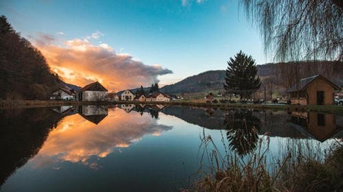 Kozjanski dvor - Porodični odmor sa kupanjem u Termama Olimia tokom vikenda, Kozje, Slovenija - 44.496 RSD - 2x noćenje u udobnoj sobi hotel Kozjanski dvor za 2 osobe (1 dete do 13,99 godina besplatno), Polupansion