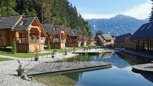Ribno Luxury Glamping - Prolećni glamping na Bledu tokom sedmice, Bled, Slovenija - 43.345 RSD - 2x noćenje u luksuznoj glamping kućici sa privatnom saunom i drvenom kadom sa toplom vodom za 2 osobe (2 dece do 12 godina besplatno), Piće dobrodošlice