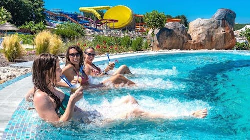 Aquapark Aquacolors - Celodnevna ulaznica za odrasle - Jul i avgust, Poreč, Istra, Hrvatska - 4.108 RSD - 1x celodnevna ulaznica za osobe iznad 120 cm, Korištenje atrakcija i bazena vodenog parka Aquacolors