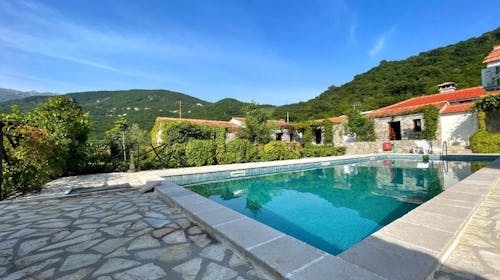Hotel Opera - Porodični odmor na crnogorskoj obali, Prijevor, Jaz, Crna Gora - 140.117 RSD - 7x noćenje u trokrevetnoj sobi za 2 osobe (dete do 12 godina besplatno), Polupansion