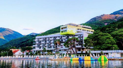 Carine Hotel Park - All inclusive kraj leta uz more, Bijela, Crna Gora - 153.213 RSD - 5x noćenje u dvokrevetnoj sobi sa pogledom na planinu za 2 osobe, All inclusive