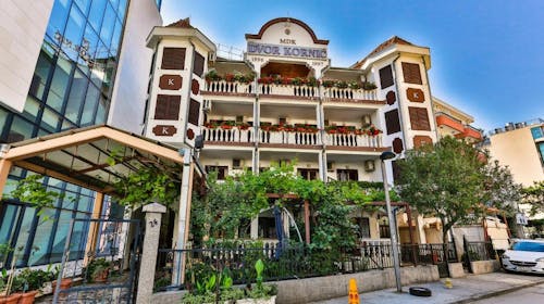 Villa Dvor Kornić - Proleće i jesen u Budvi, Budva, Crna Gora - 21.667 RSD - 3x noćenje u dvokrevetnoj Standard sobi za 2 osobe, Doručak