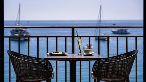Hotel California by Aycon - Početak i kraj leta na ekskluzivnoj lokaciji, Sveti Stefan, Crna Gora - 133.194 RSD - 5x noćenje u dvokrevetnoj Superior sobi sa pogledom na planinu za 2 osobe, Doručak
