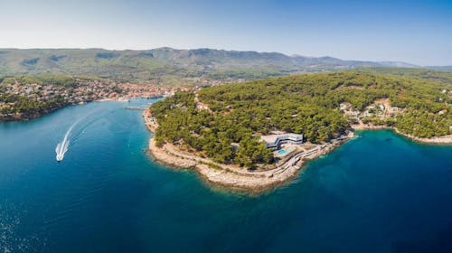 Fontana Resort - Početak leta na Hvaru, Jelsa, ostrvo Hvar, Dalmacija, Hrvatska - 86.281 RSD - 7x noćenje u Maestral dvokrevetnoj Classic sobi sa klimom, balkonom ili terasom (okrenute prema moru) za 2 osobe, Polupansion