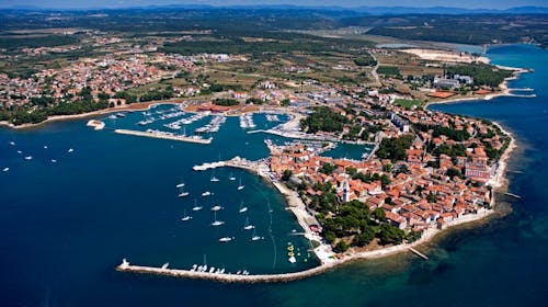 Apartmani Erica Pineta - Porodični prolećni odmor u Novigradu tokom sedmice, Novigrad, Istra, Hrvatska - 20.553 RSD - 2x noćenje u dvosobnom apartmanu Erica Lux sa terasom ili dvorištem (zavisno od raspoloživosti) za 4 osobe, Posteljina i peškiri