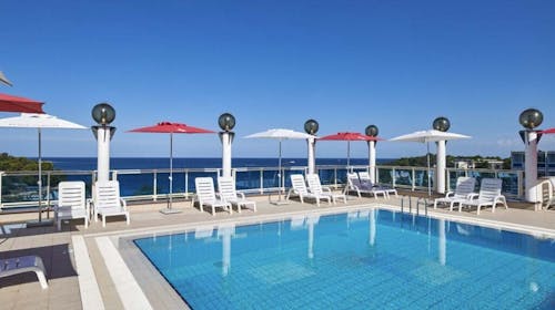 Hotel Gran Vista Plava Laguna - Leto u Poreču, Poreč, Istra, Hrvatska - 54.604 RSD - 5x noćenje u dvokrevetnoj Economy sobi sa dodatnim ležajem za 2 osobe (1. dete do 11,99 godina i 2. dete do 4,99 godina besplatno), Polupansion i piće uz večeru