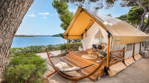 Arena One99 Glamping - Proleće i početak leta u Medulinu - Safari tent, Pula, Istra, Hrvatska - 34.029 RSD - 2x noćenje u dvosobnom glamping šatoru Safari tent za 2 osobe (2 dece do 12 godina besplatno), Boravišna taksa