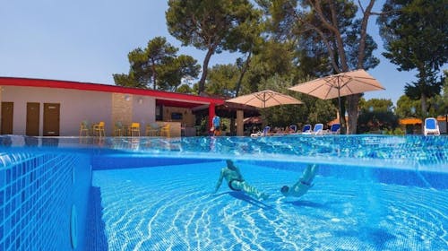 Mediteransko selo San Antonio - Početak i kraj leta u Dalmaciji, Biograd na Moru, Dalmacija, Hrvatska - 33.354 RSD - 2x noćenje u dvokrevetnoj sobi sa terasom za 2 osobe, Polupansion