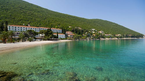 Hotel Faraon - All inclusive junski odmor u Dalmaciji, Trpanj, Dalmacija, Hrvatska - 93.924 RSD - 5x noćenje u dvokrevetnoj Comfort sobi sa balkonom (pogled more) za 2 osobe (dete do 11,99 godina besplatno), All inclusive sa uključenim pićem uz obroke