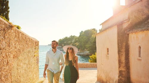 Bluesun Holiday Village Bonaca - Pozdrav letu sa punim pansionom u Bolu, Bol, ostrvo Brač, Dalmacija, Hrvatska - 70.358 RSD - 3x noćenje u Superior dvokrevetnoj sobi sa balkonom (morska strana) za 2 osobe (1 dete do 9,99 godina i 1 dete do 2,99 godina besplatno), Pun pansion